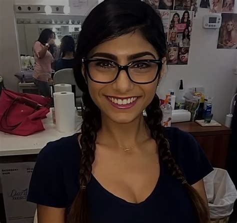 La hermana de Mia Khalifa causa furor con su cuenta de。